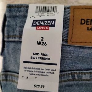 Levi's denim midrise boyfriend New with tags 2 w26